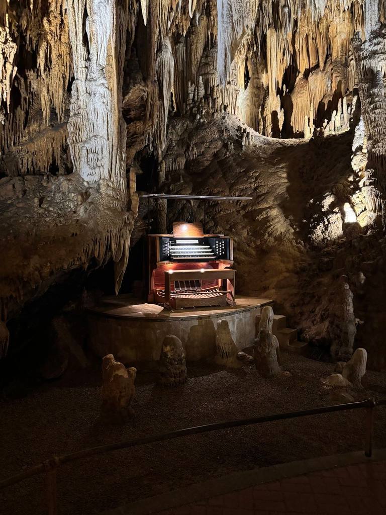 Luray Caverns - Close to KLUA - Amazing Day - Great Town and helpful FBO
